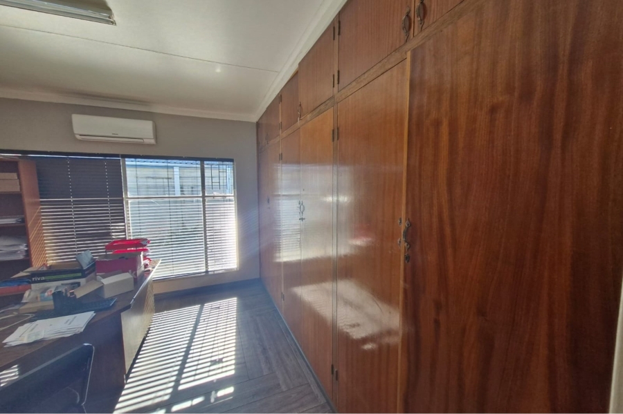 Commercial Property for Sale in Wilkoppies North West